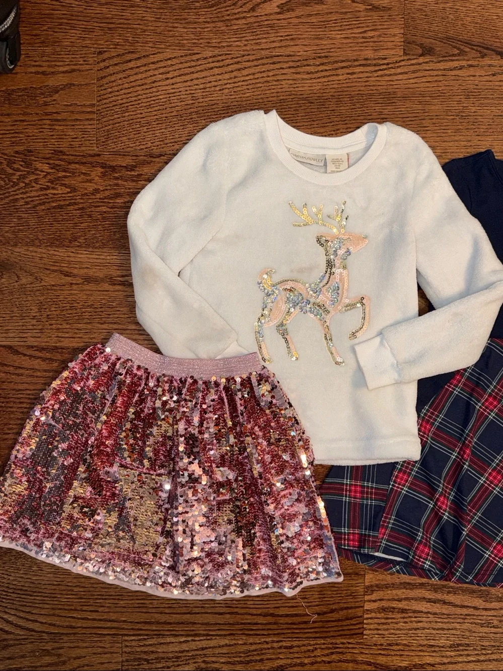 Girls 4/5 bundle of four Christmas pieces - skirt, sweatshirt, dress.